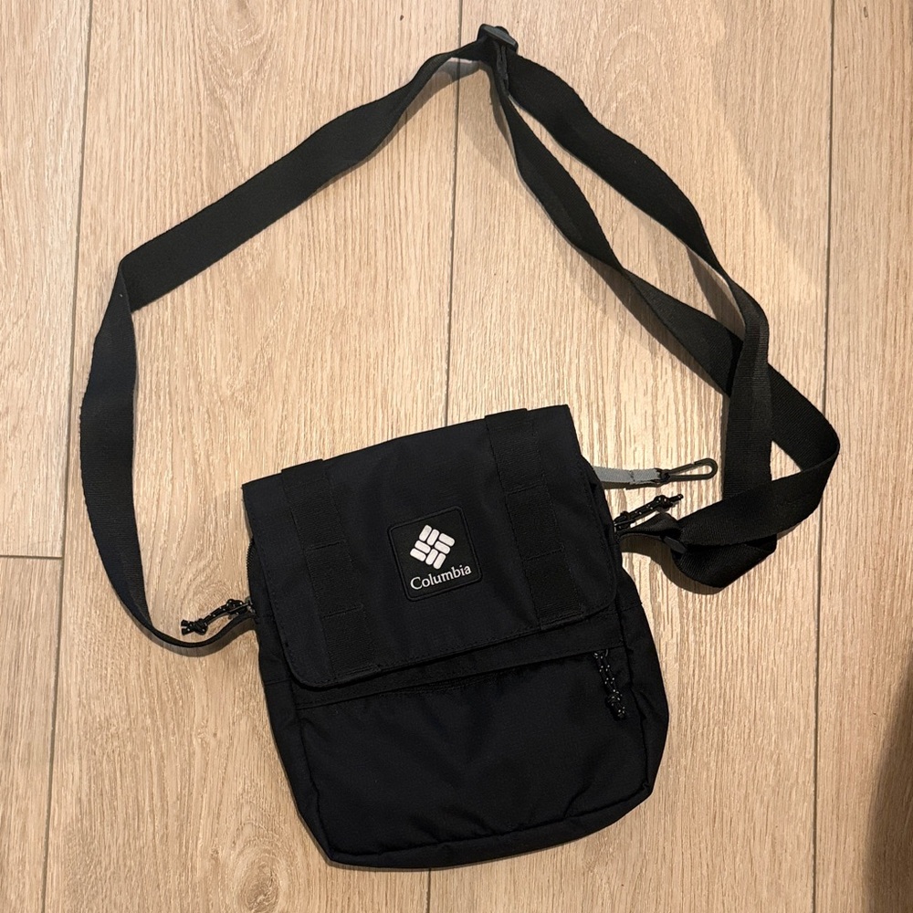 Columbia Black Messenger Bag for Men